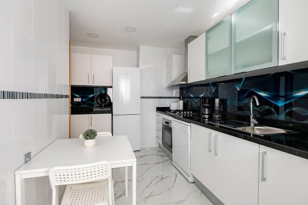 Superb & Sunny 2Br & 2Ba Apt. W/ Seaview, Malabata Tánger Exterior foto